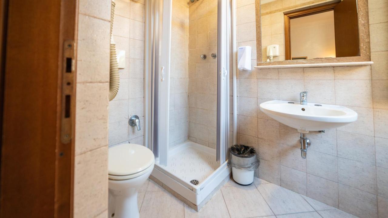 Hotel Center 1 Рим Екстериор снимка