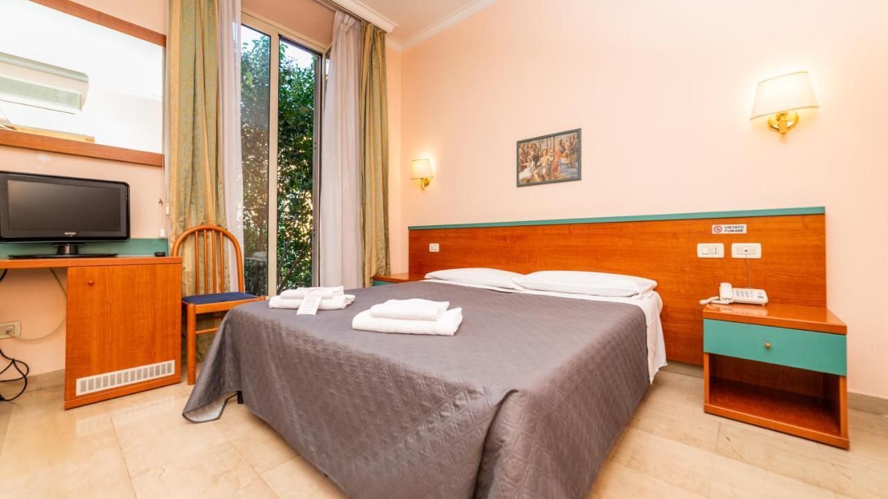 Hotel Center 1 Рим Екстериор снимка