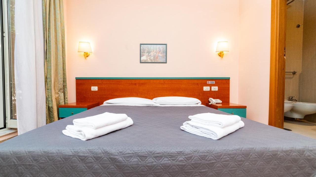 Hotel Center 1 Рим Екстериор снимка